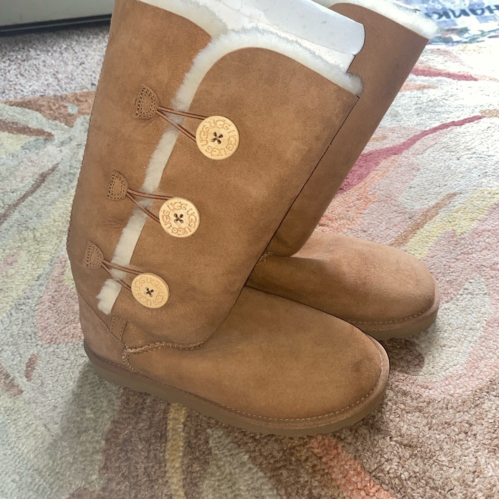 UGG size 8 Tan